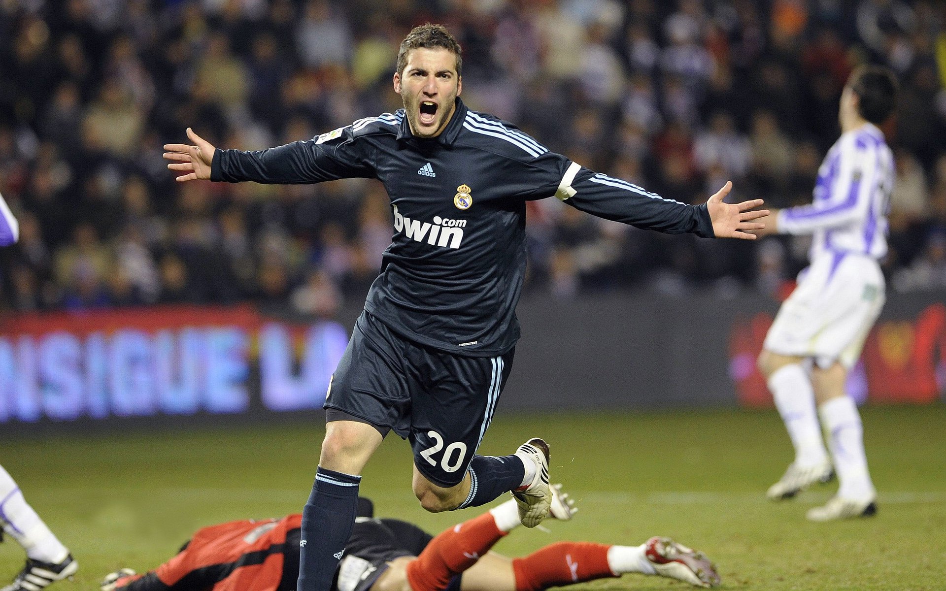 200蝶转身速度与划频对比